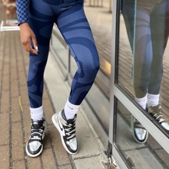 FABLETICS blue swirl leggings size Large. Sold out online length 27.5 - Picture 2 of 11